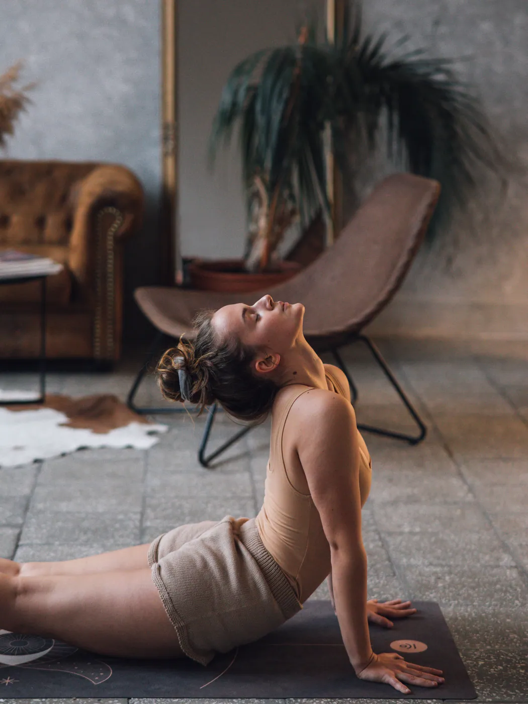 Vinyasa Yoga in Arnstadt: fließende Asana im warmen Naturlicht